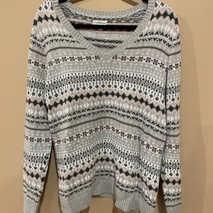 Croft&Barrow Size XL patterned v-neck sweater. Colors: gray, pink, & white